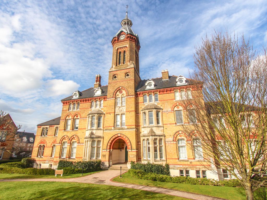 2 bed flat for sale in Elizabeth House, Exeter Close, Watford