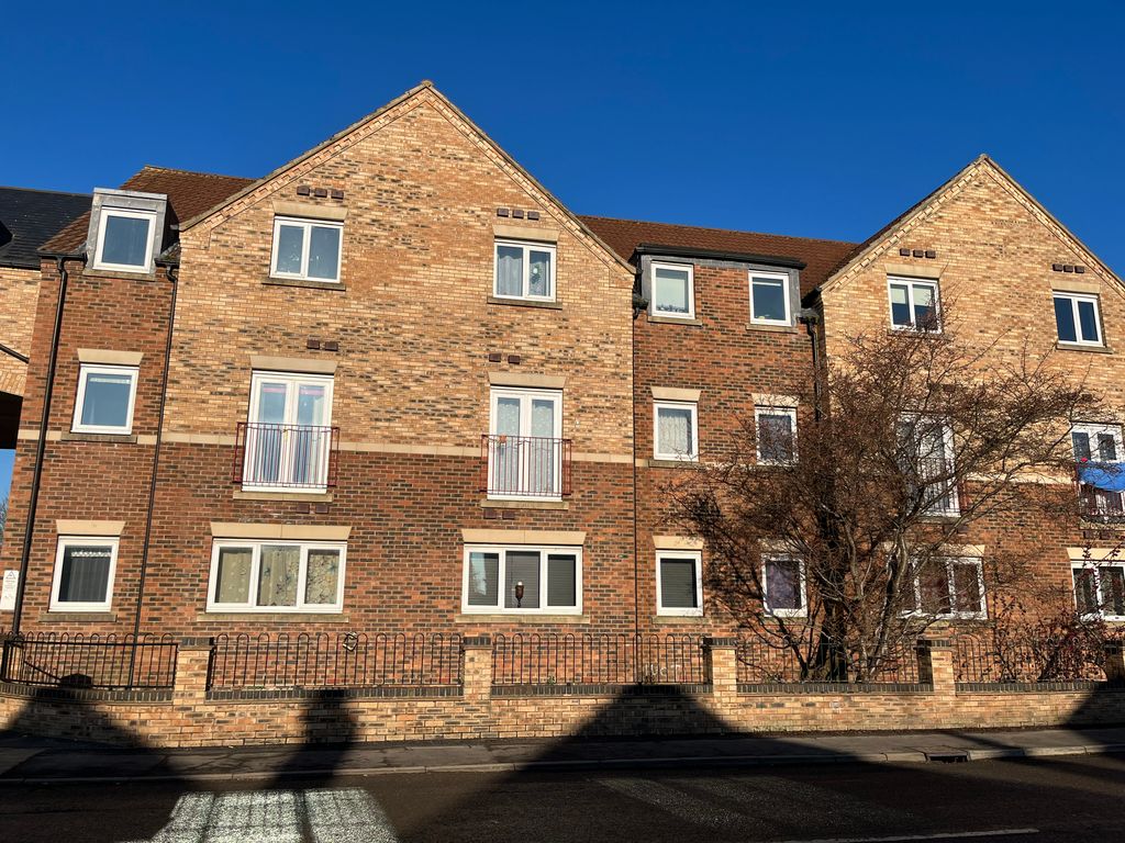 2 bed flat for sale in Castle Square, Boston, Lincs PE21, £89,950 Zoopla
