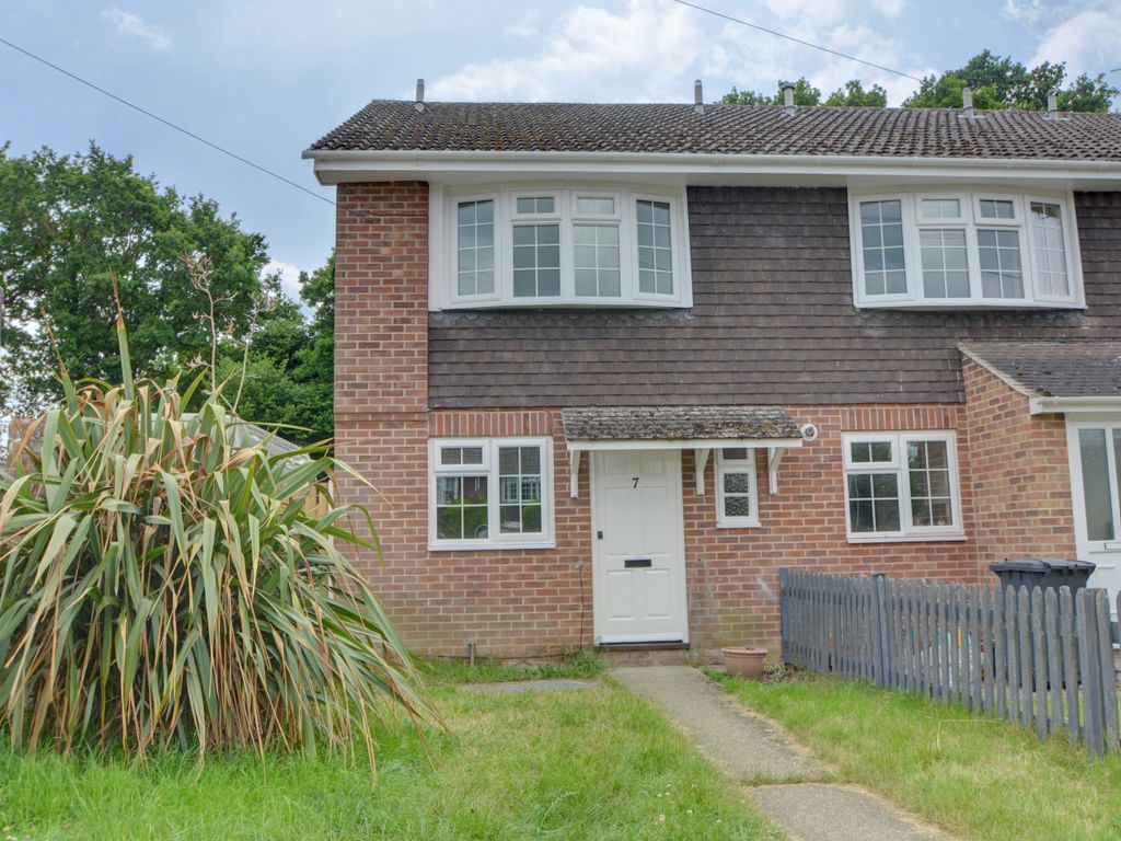 3 bed end terrace house to rent in Five Acres Close, Lindford, Bordon