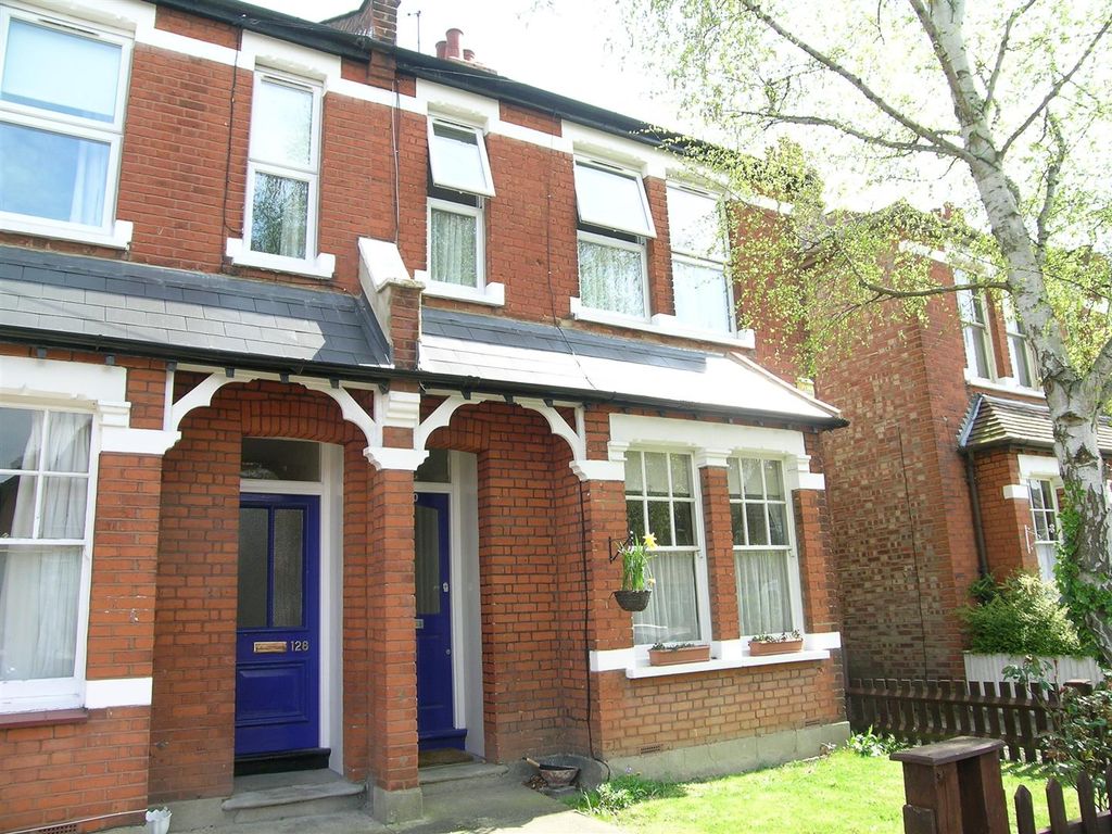 1 bed flat to rent in Ellerton Road, Surbiton KT6, £1,295 pcm Zoopla