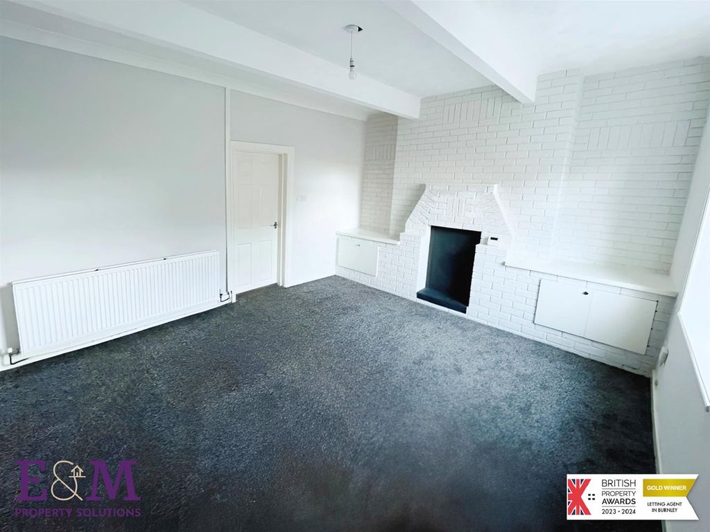 3 bed end terrace house to rent in Acre Mill Road, Bacup OL13, £650 pcm