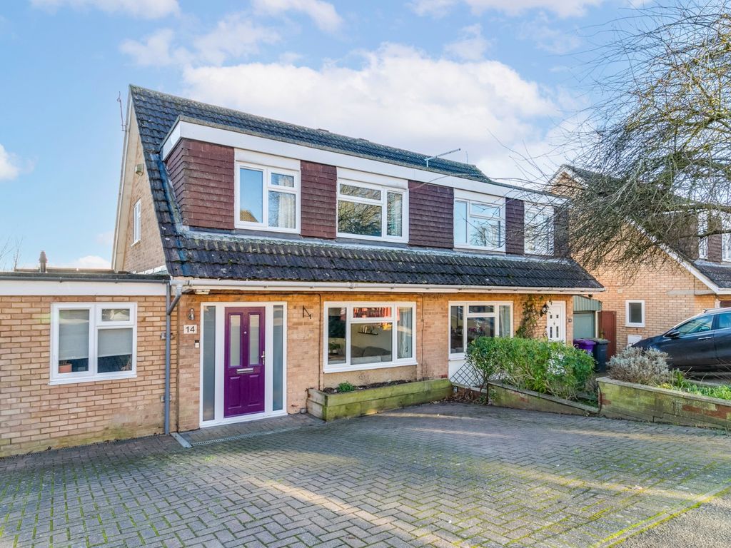 3 bed semidetached house for sale in Broom Grove, Knebworth