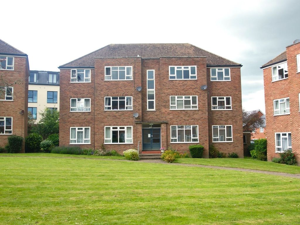 2 bed flat to rent in Shorncliffe Road, Folkestone CT20, £975 pcm - Zoopla