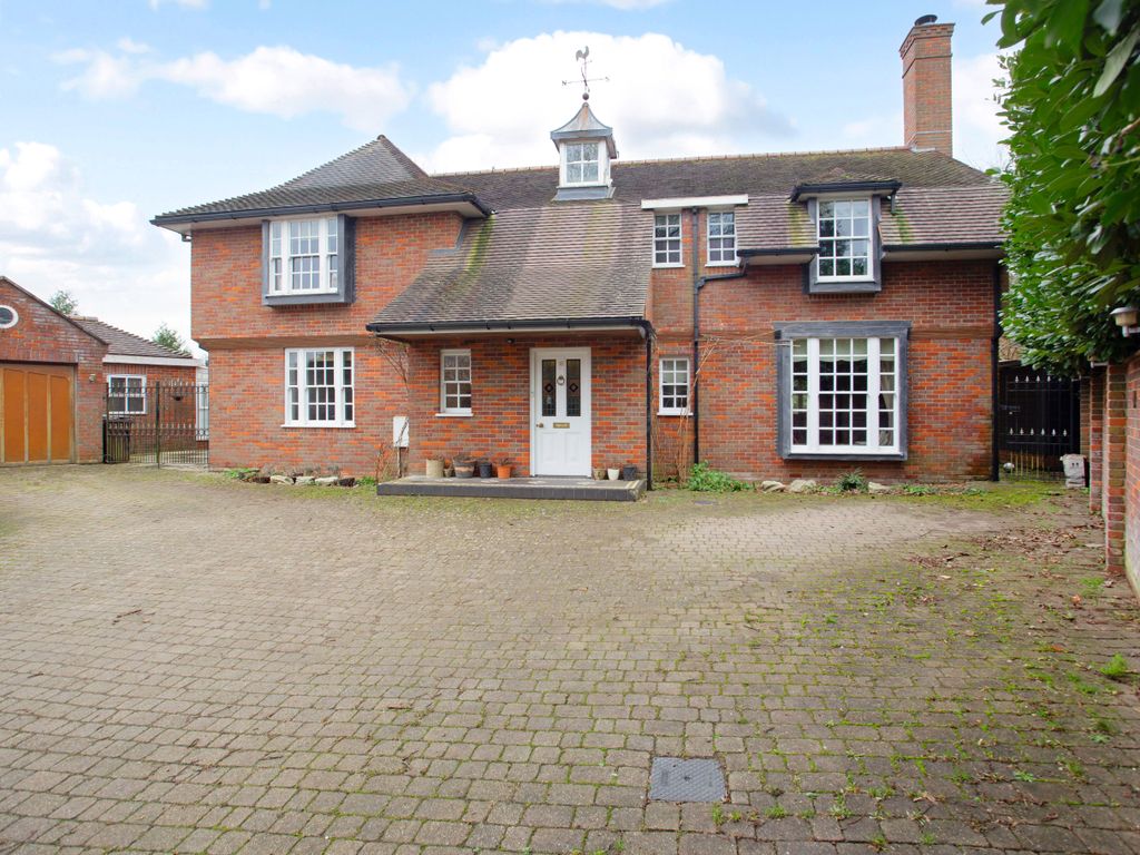 5 bed detached house for sale in Falstaff Gardens, St. Albans AL1, £