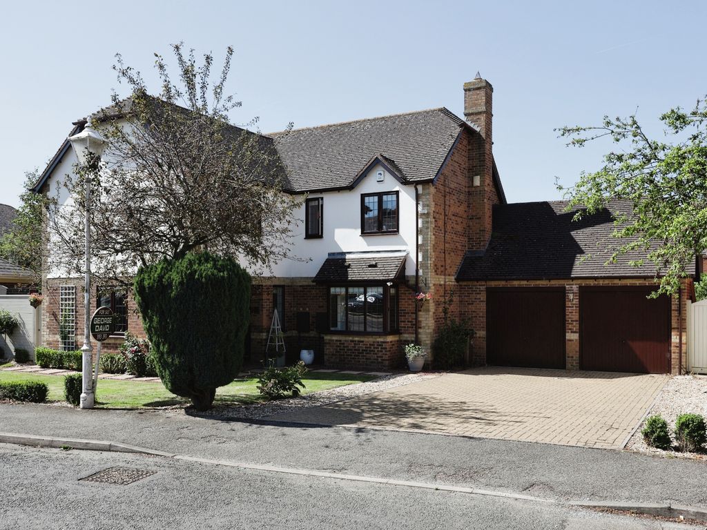 5 bed detached house for sale in Kestrel Way, Aylesbury HP19 Zoopla