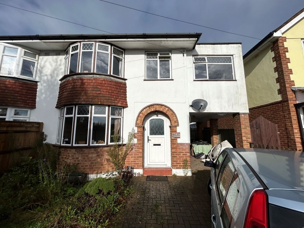 4 bed semidetached house to rent in Hadlow Road, Tonbridge TN10, £