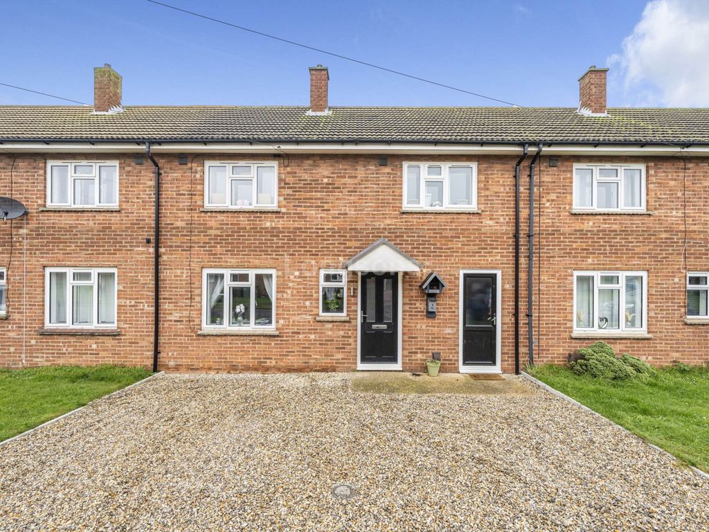 3 bed terraced house for sale in Beech Avenue, Marham PE33, £200,000