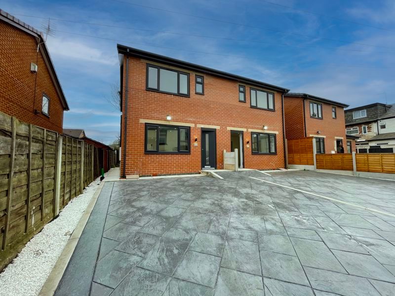 3 bed property to rent in Green Street, Bury, Greater Manchester BL8