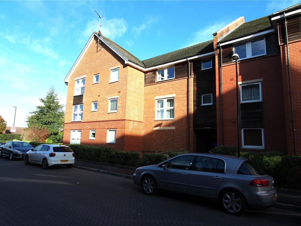 2 bed flat for sale in Chain Court, Old Town, Swindon, Wiltshire SN1, £