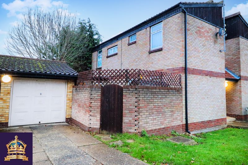 2 bed flat for sale in Oakdene Road, Pitsea, Basildon SS13, £225,000