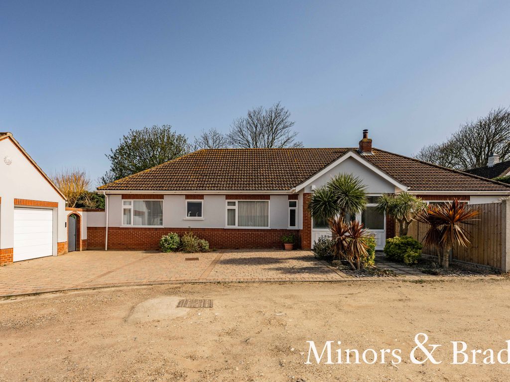 4 bed detached bungalow for sale in Wesley Close, Mundesley, Norwich