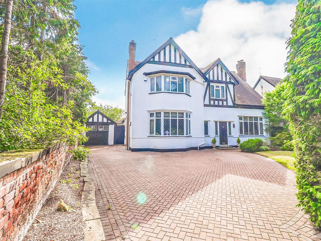 4 bed detached house for sale in Park Avenue, Southport PR9, £450,000