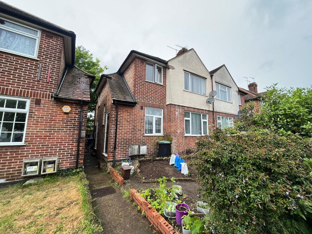 2 bed for sale in Hertford Road, Enfield EN3, £269,995 Zoopla