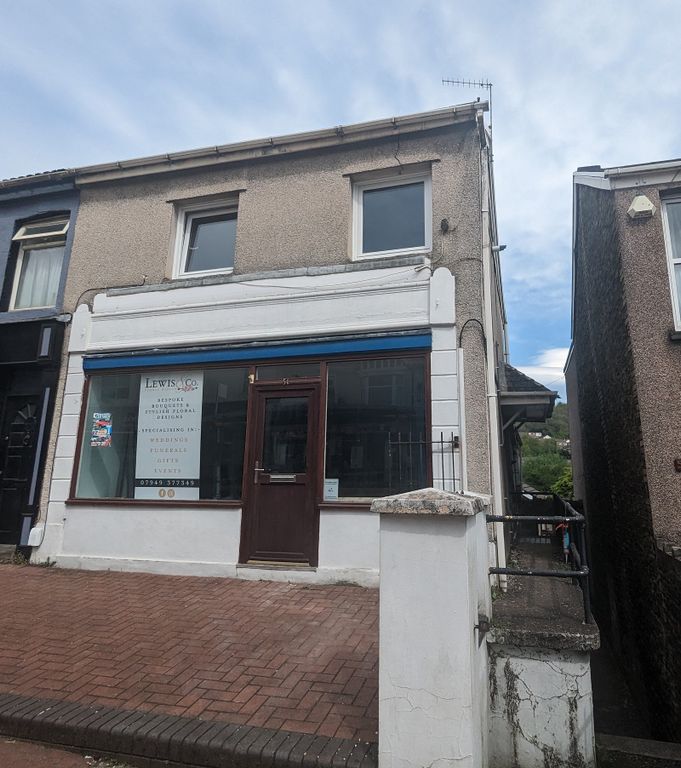 2 bed flat to rent in New Road, Skewen, Neath, Neath Port Talbot. SA10