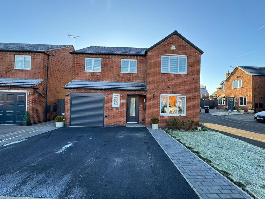 4 bed detached house for sale in Forest View, Overseal DE12, £400,000