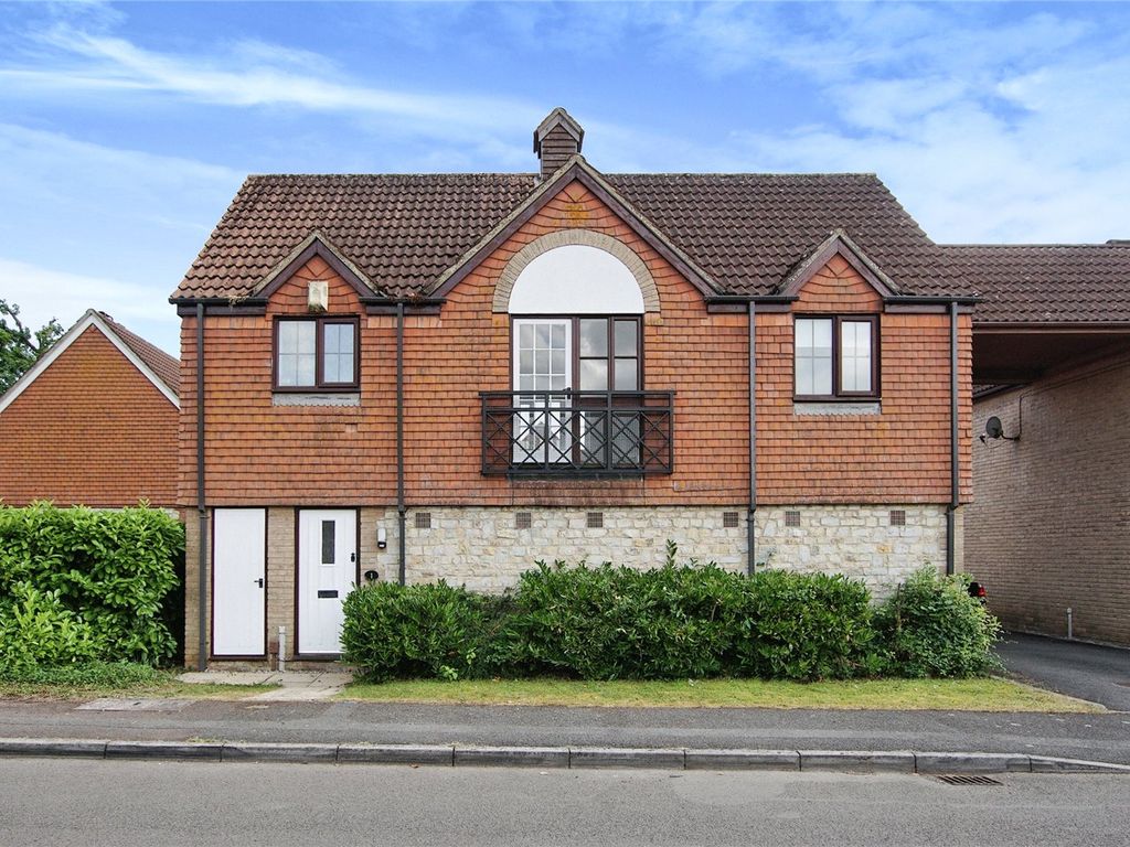 2 bed flat for sale in Long Croft, Yate, Bristol, Gloucestershire BS37