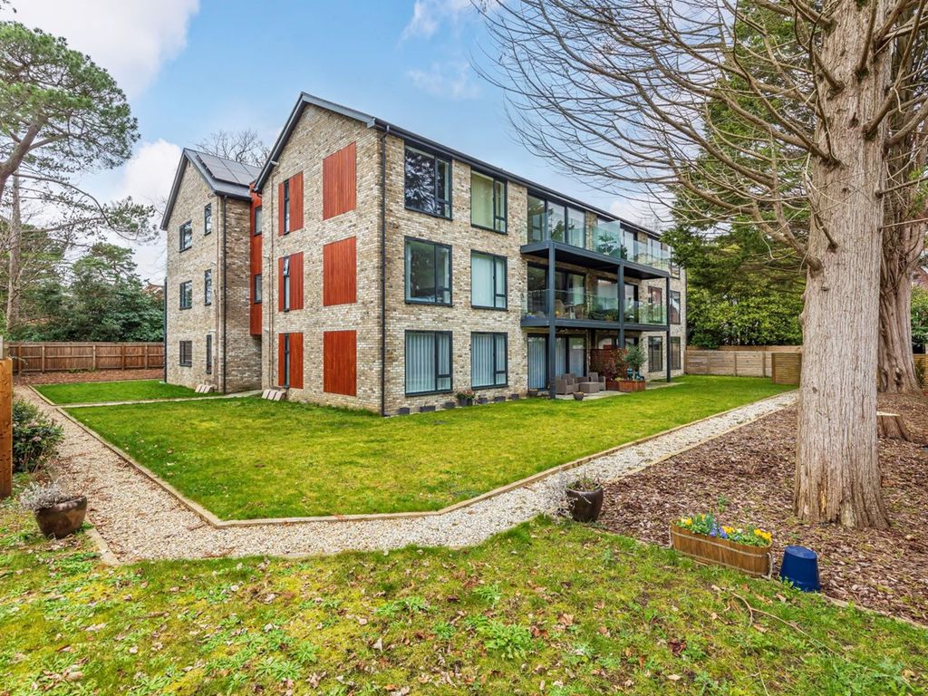 3 bed flat for sale in The Avenue, Poole BH13 Zoopla
