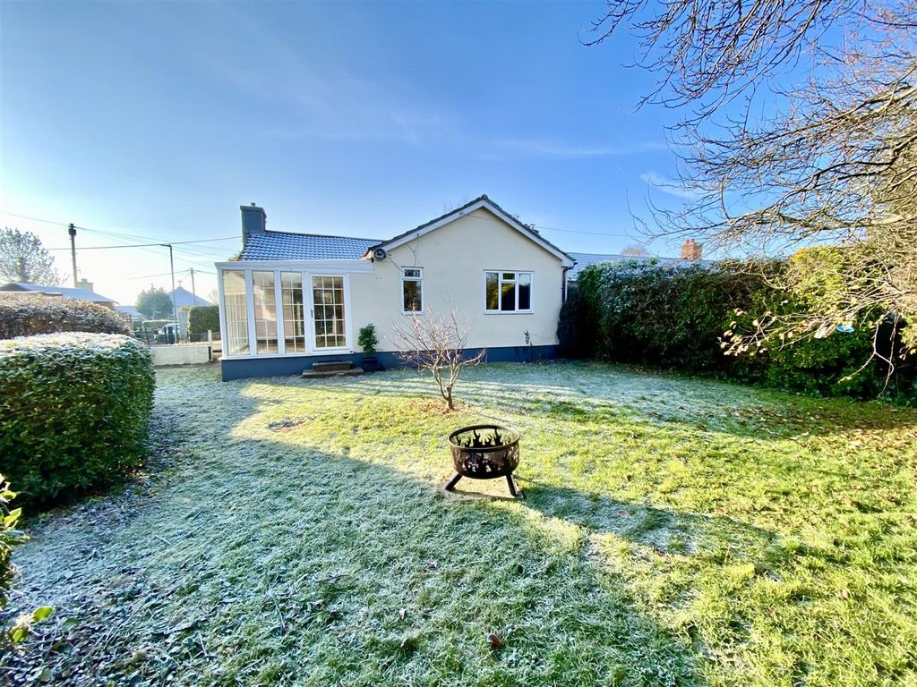 3 bed semidetached bungalow for sale in Edmund Road, Sedbury, Chepstow