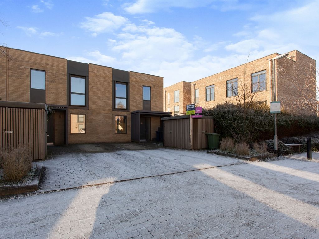 3 bed end terrace house for sale in Northrop Road, Trumpington