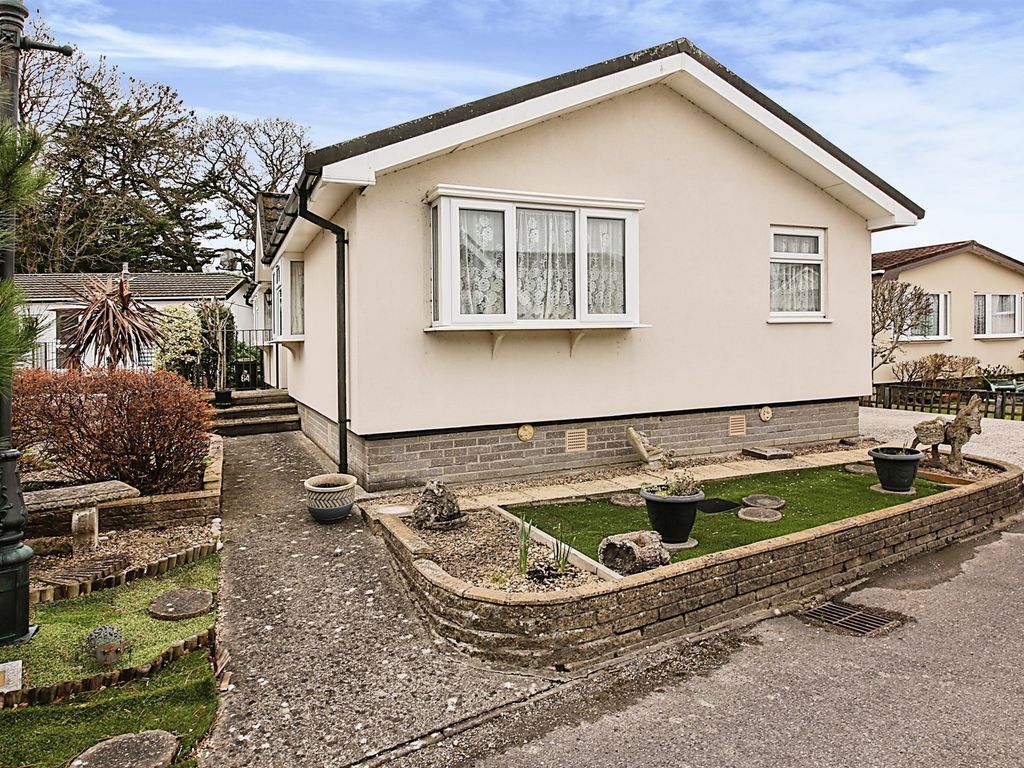 2 bed mobile/park home for sale in Oaklands Park, Crossways, Dorchester