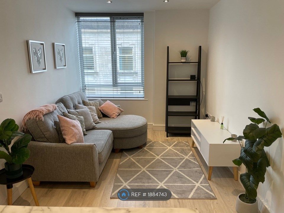 1 bed flat to rent in Manchester Rd, Burnley BB11, £672 pcm Zoopla