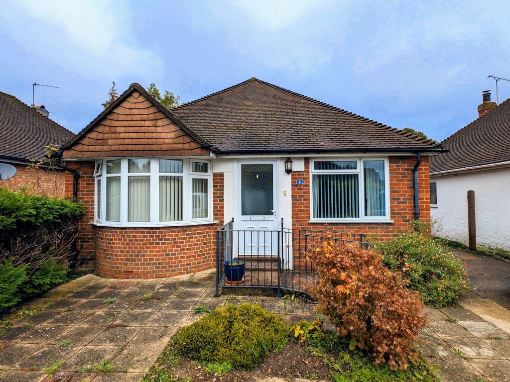 2 bed bungalow for sale in The Crescent, Guildford, Surrey GU2, £