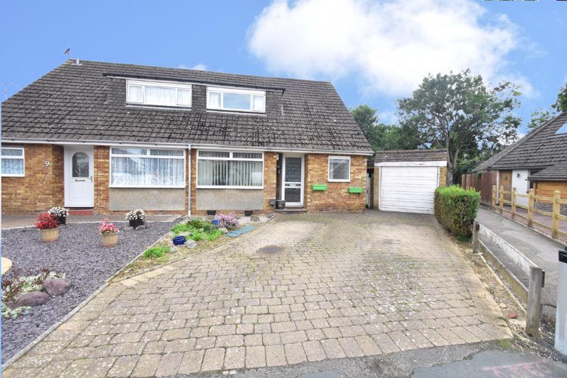 3 bed semidetached house for sale in Five Oaks, Caddington, Luton LU1