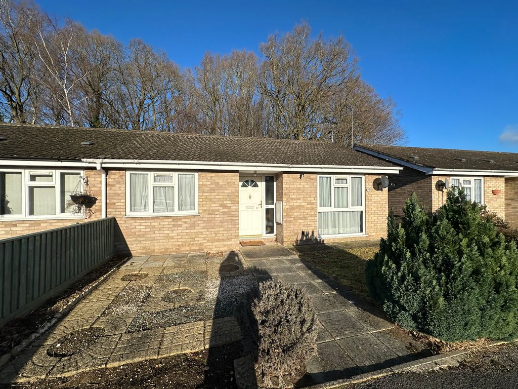 2 bed bungalow to rent in Lime Close, Mildenhall, Bury St. Edmunds IP28
