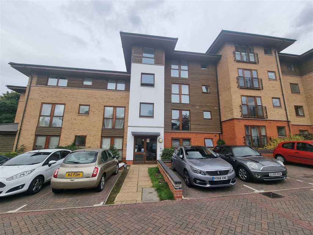 2 bed flat for sale in Sapphire House, Coral Park, Maidstone ME14 Zoopla