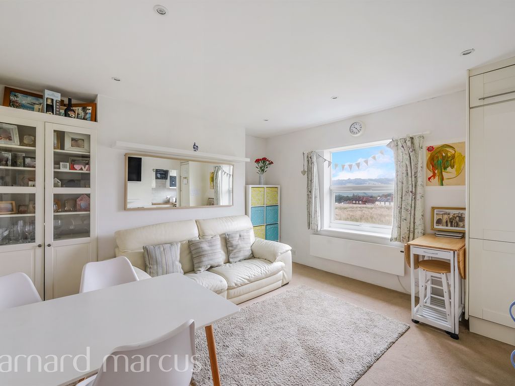 2 bed flat for sale in Cotmandene, Dorking RH4, £290,000 Zoopla