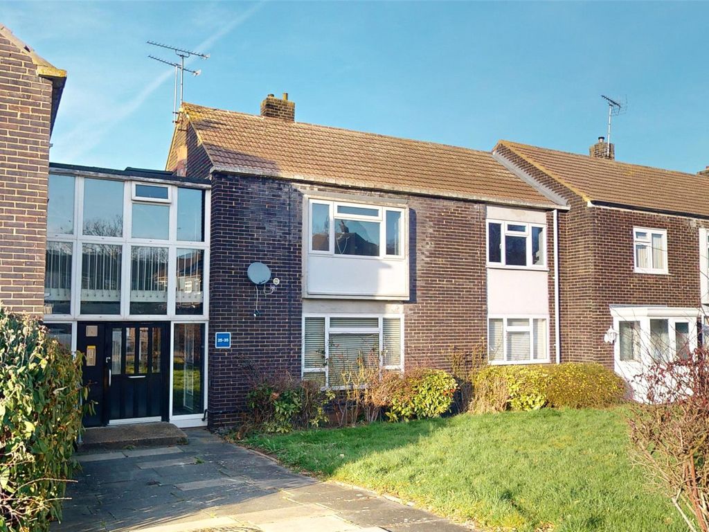 1 bed flat for sale in Cherrydown West, Basildon, Essex SS16, £170,000
