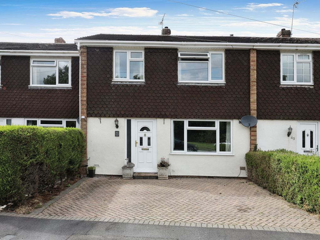3 bed terraced house for sale in Harries Way, Holmer Green, High