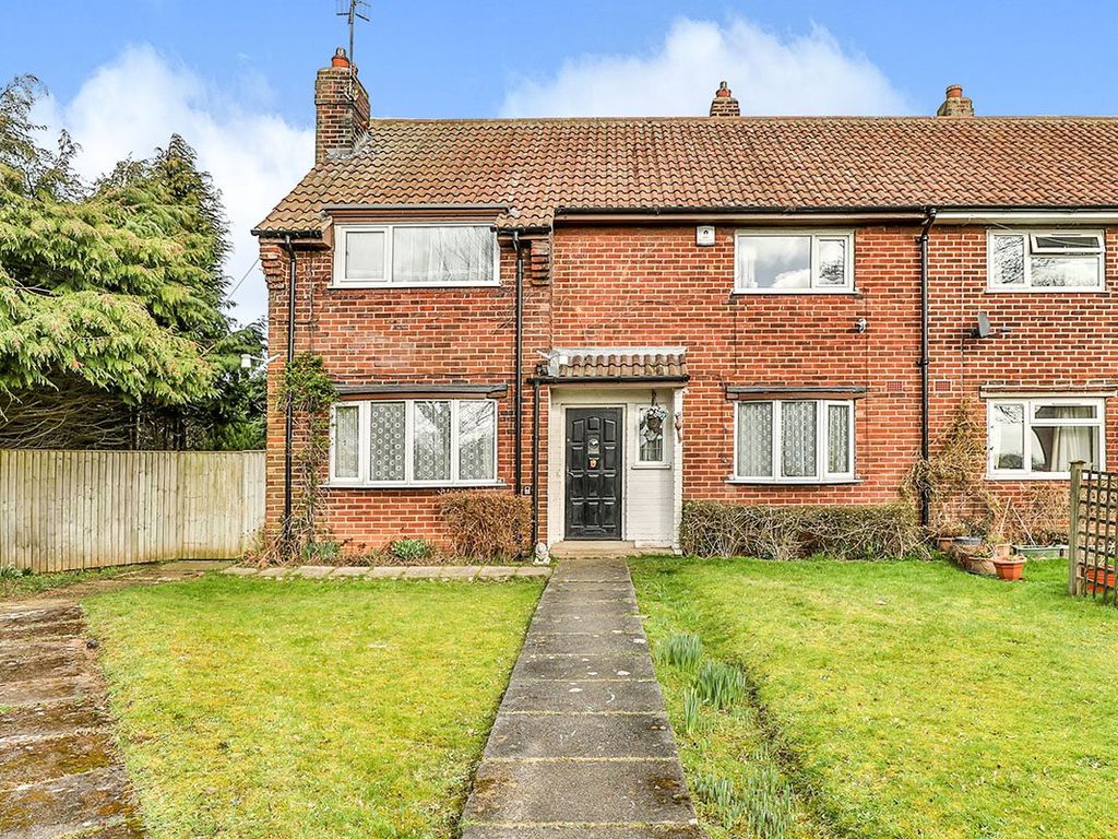 3 bed semidetached house for sale in Ridgeway, Eastfield, Scarborough