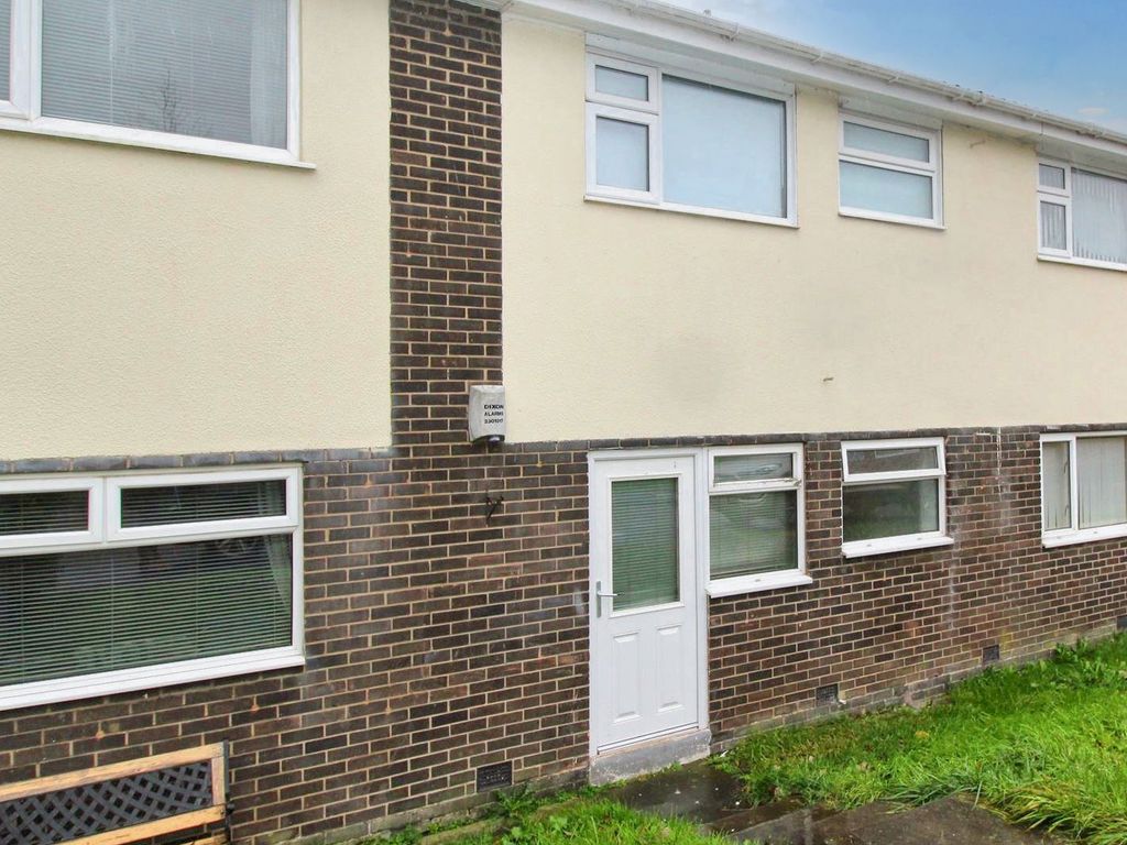 2 bed flat to rent in Farnham Close, Lemington, Newcastle Upon Tyne