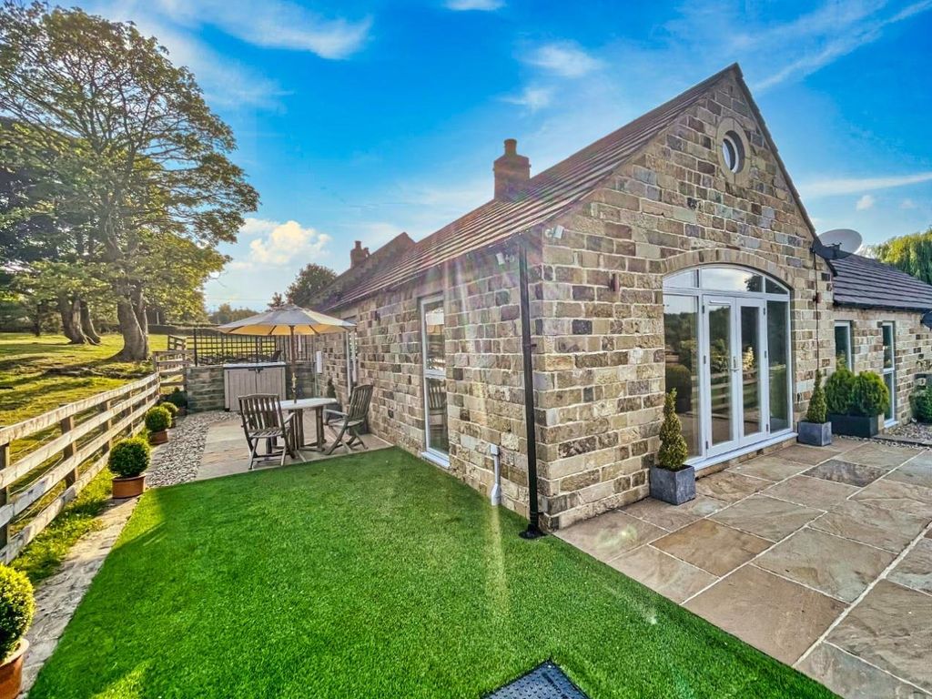 2 bed parking for sale in Dean Lane, Horsforth, Leeds, West Yorkshire