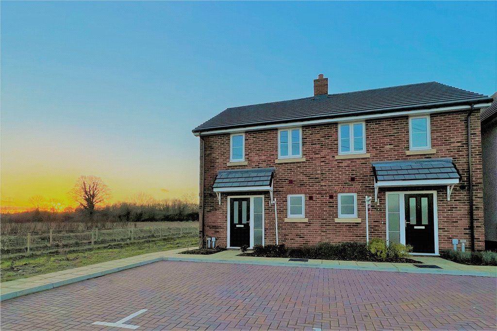 Green Lane, Weybourne, Farnham GU9  