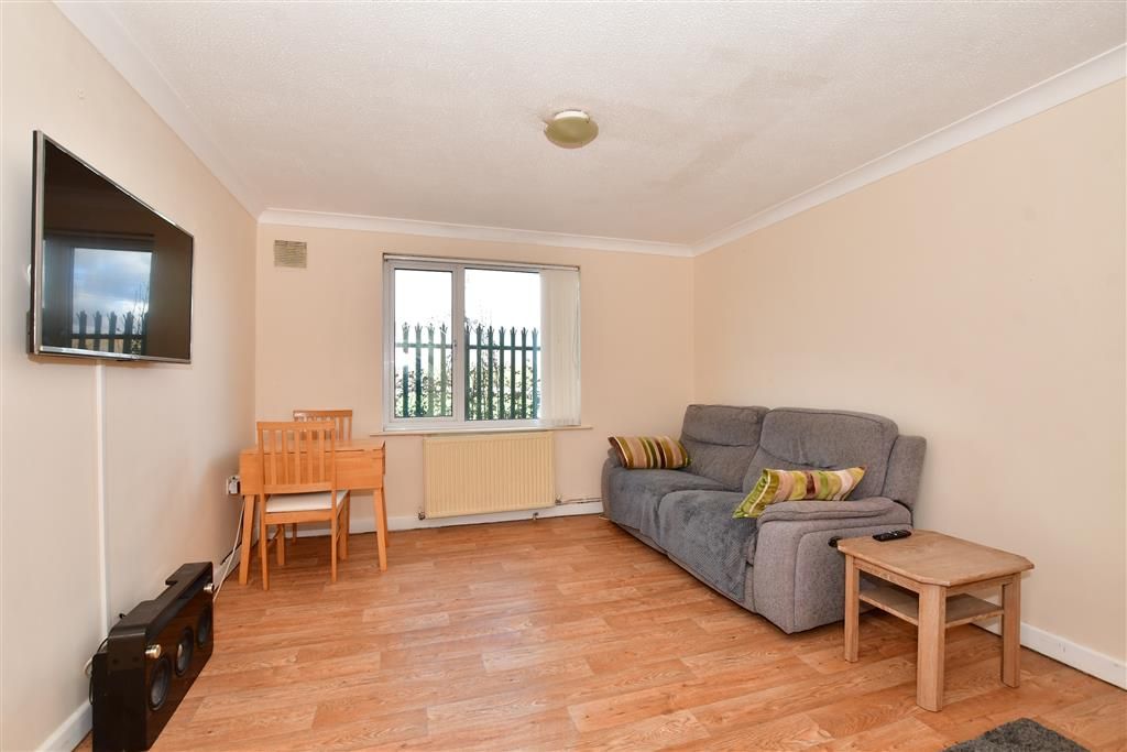 1 bed flat for sale in Beauchamps Drive, Wickford, Essex SS11 Zoopla