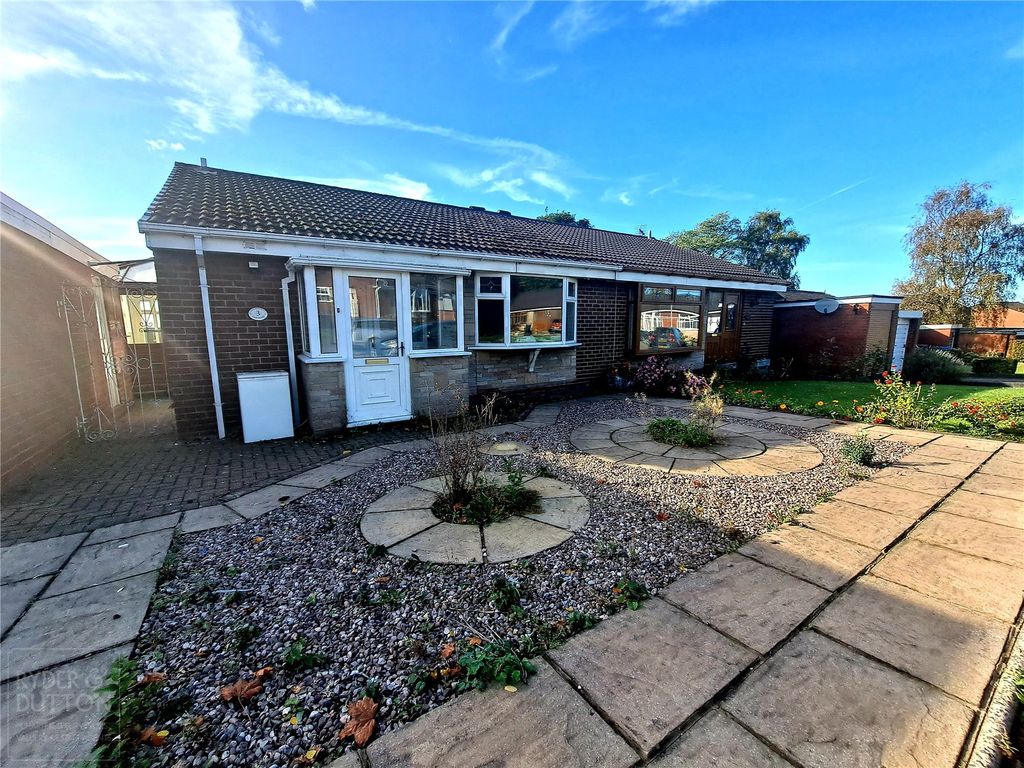 2 bed bungalow to rent in Old Road, Dukinfield SK16 Zoopla