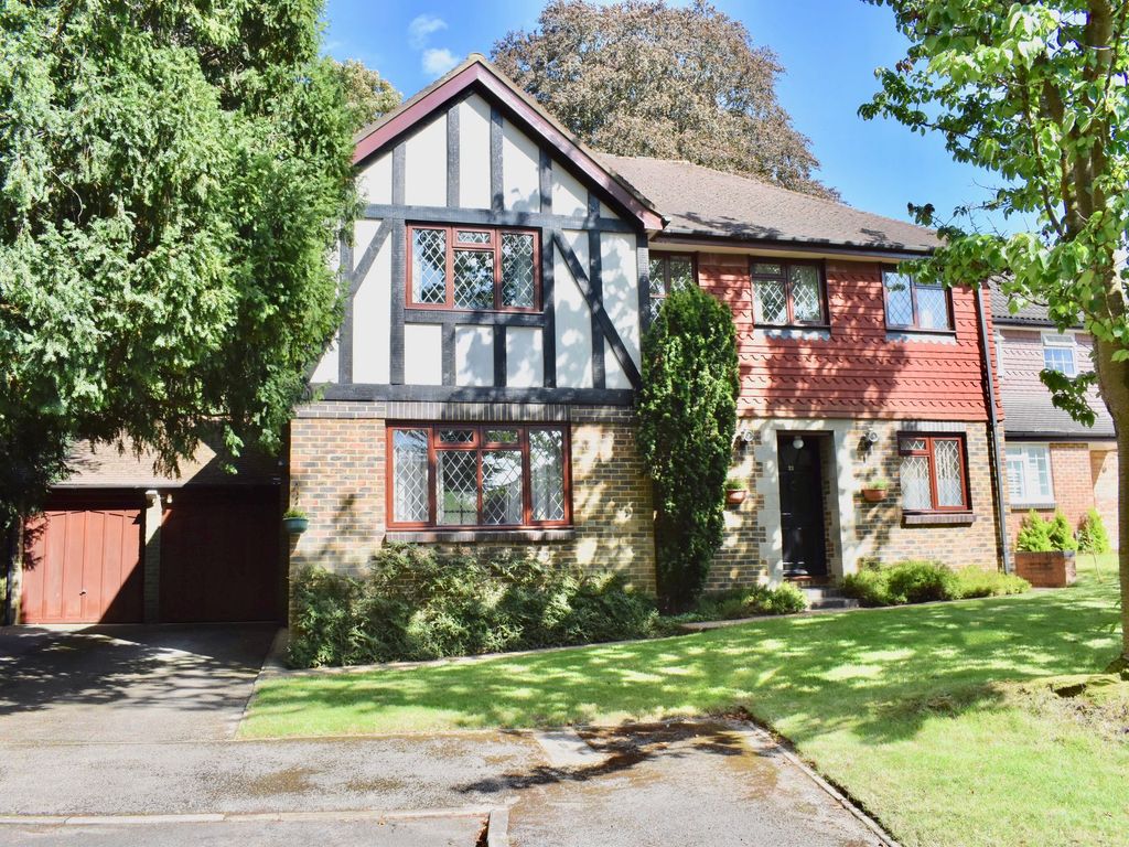 4 bed detached house for sale in The Cedars, Leatherhead KT22, £925,000