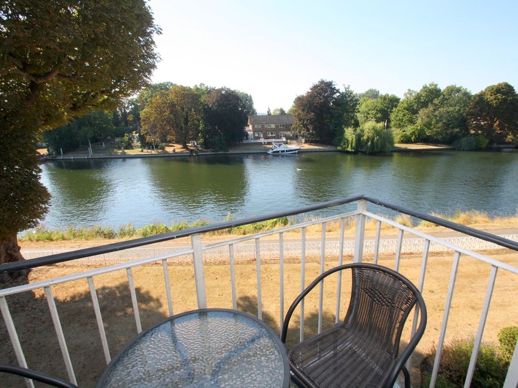 2 bed flat for sale in Riverside Road, StainesUponThames TW18 Zoopla