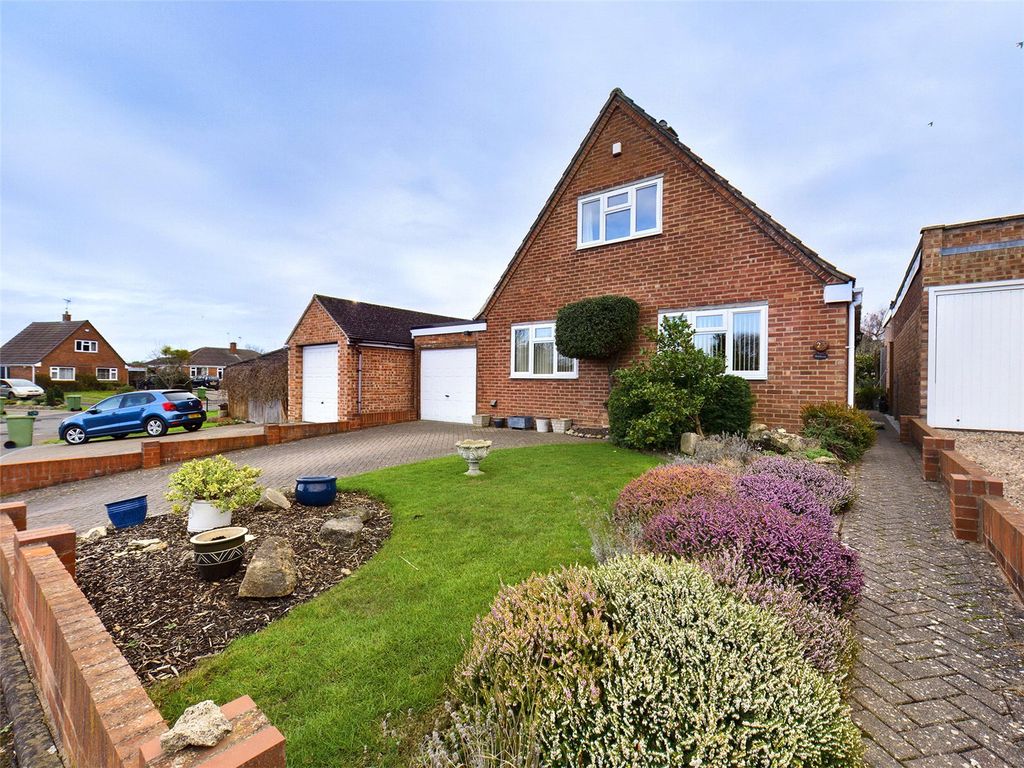 3 bed detached house for sale in Cavendish Avenue, Churchdown, Gloucester GL3, £380,000 Zoopla
