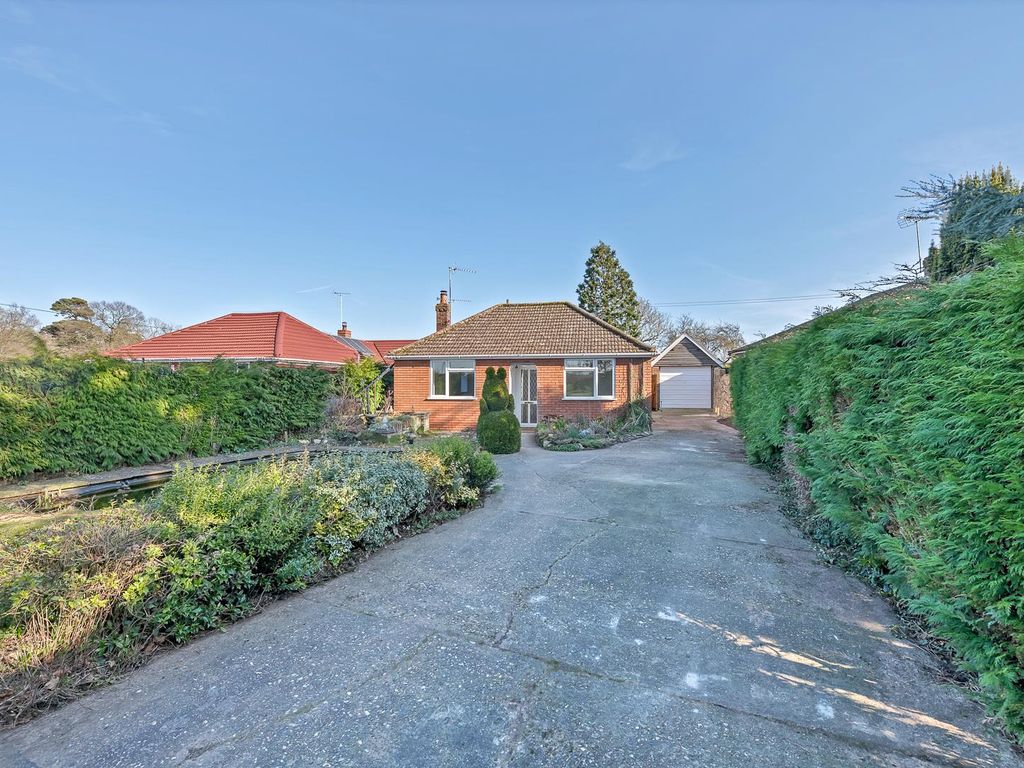 3 bed detached bungalow for sale in Honington Road, Troston, Bury St