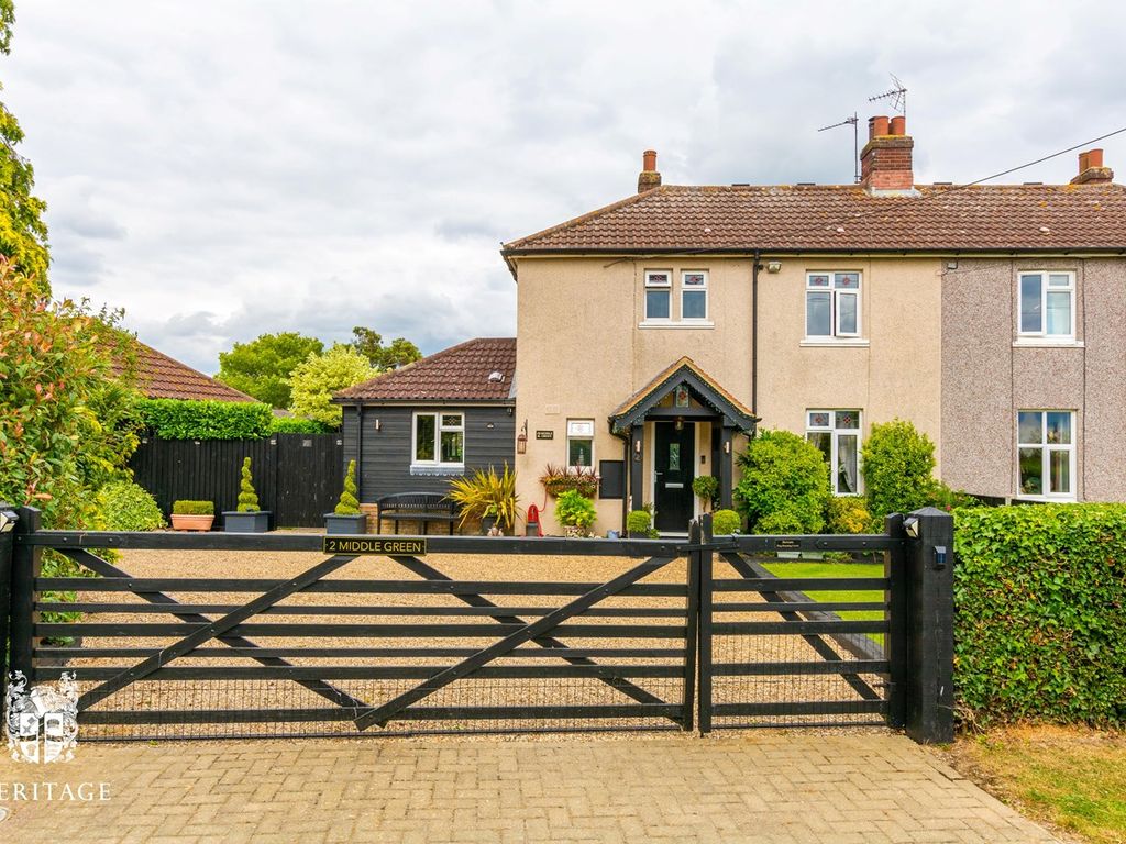 3 bed semidetached house for sale in Middle Green, Wakes Colne