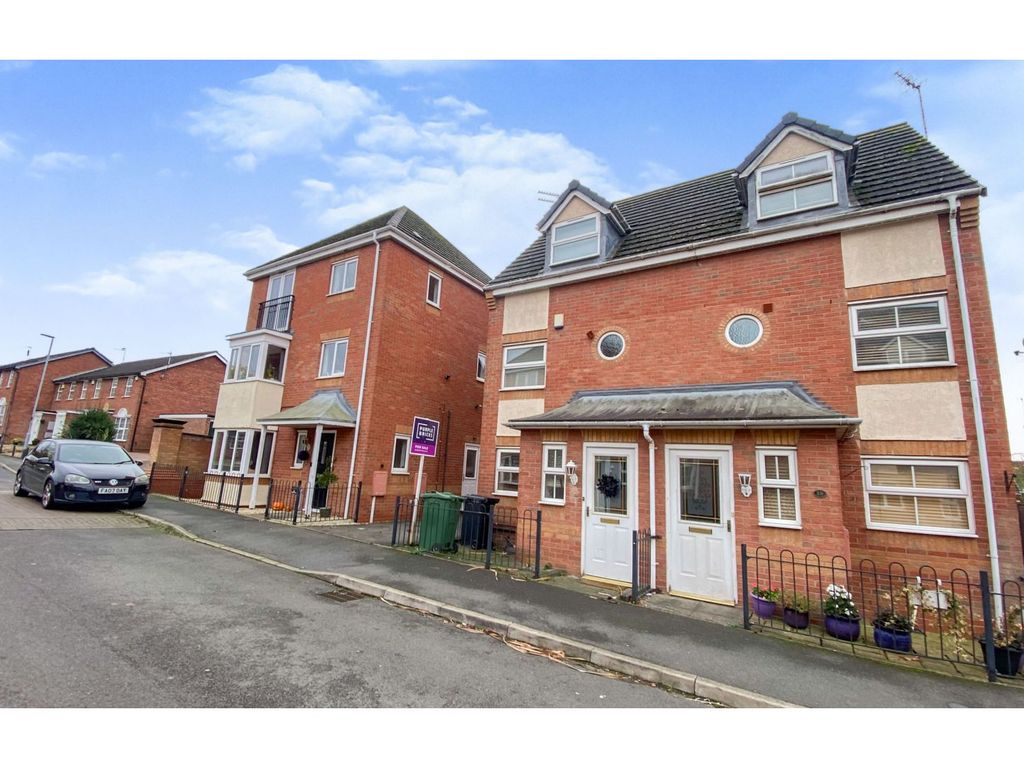 4 bed semidetached house for sale in Haddon Close, Syston, Leicester