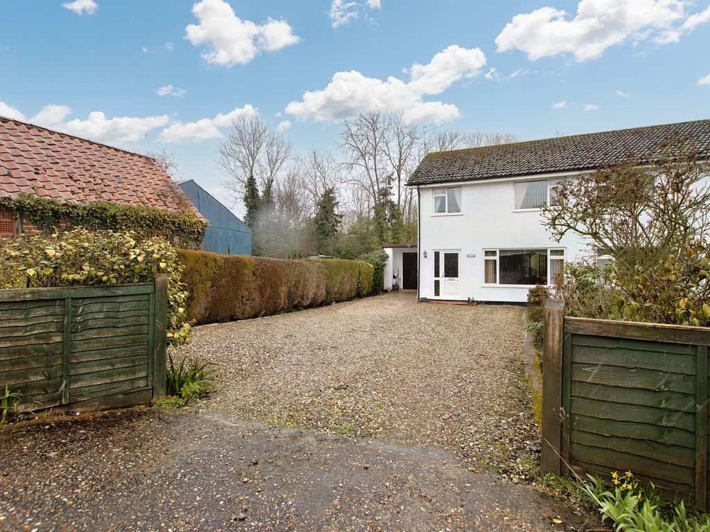 3 bed semidetached house for sale in Norwich Road, Corpusty, Norwich