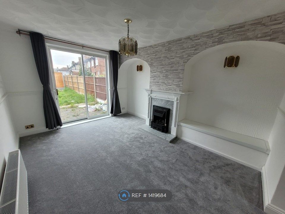 2 bed terraced house to rent in Hunters Hall Road, Dagenham RM10 Zoopla