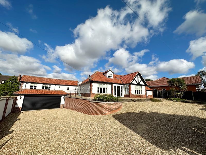 5 bed detached house for sale in Manthorpe Road, Grantham NG31, £