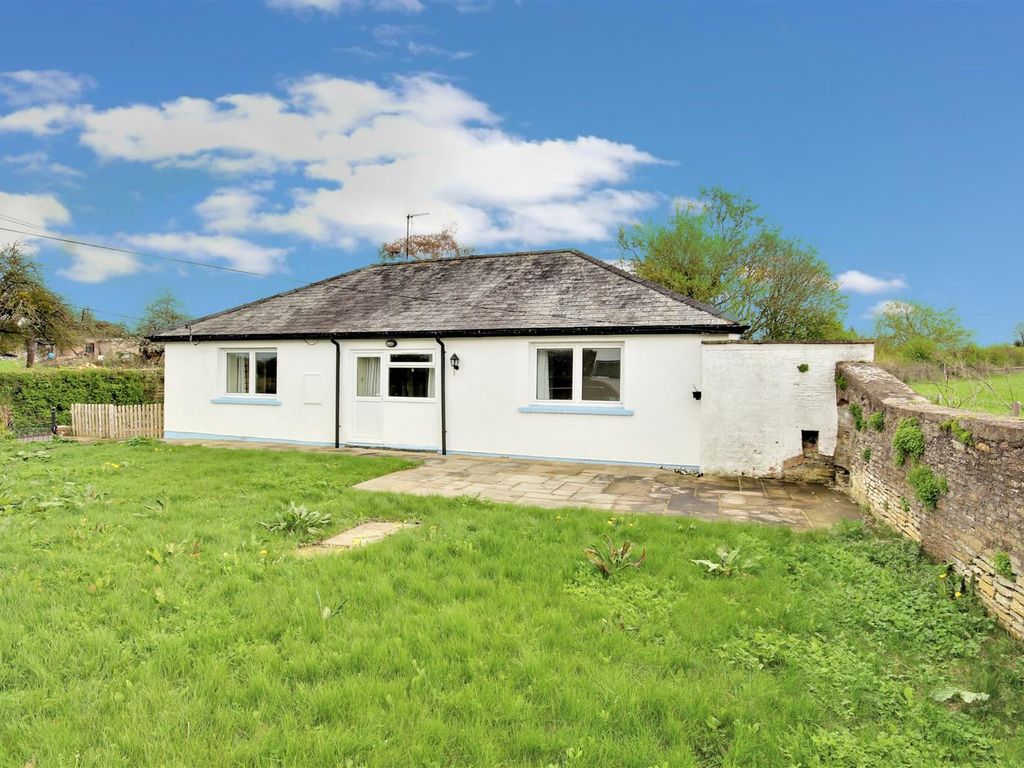 3 bed detached bungalow for sale in Box Bush, Rodley, Westbury On