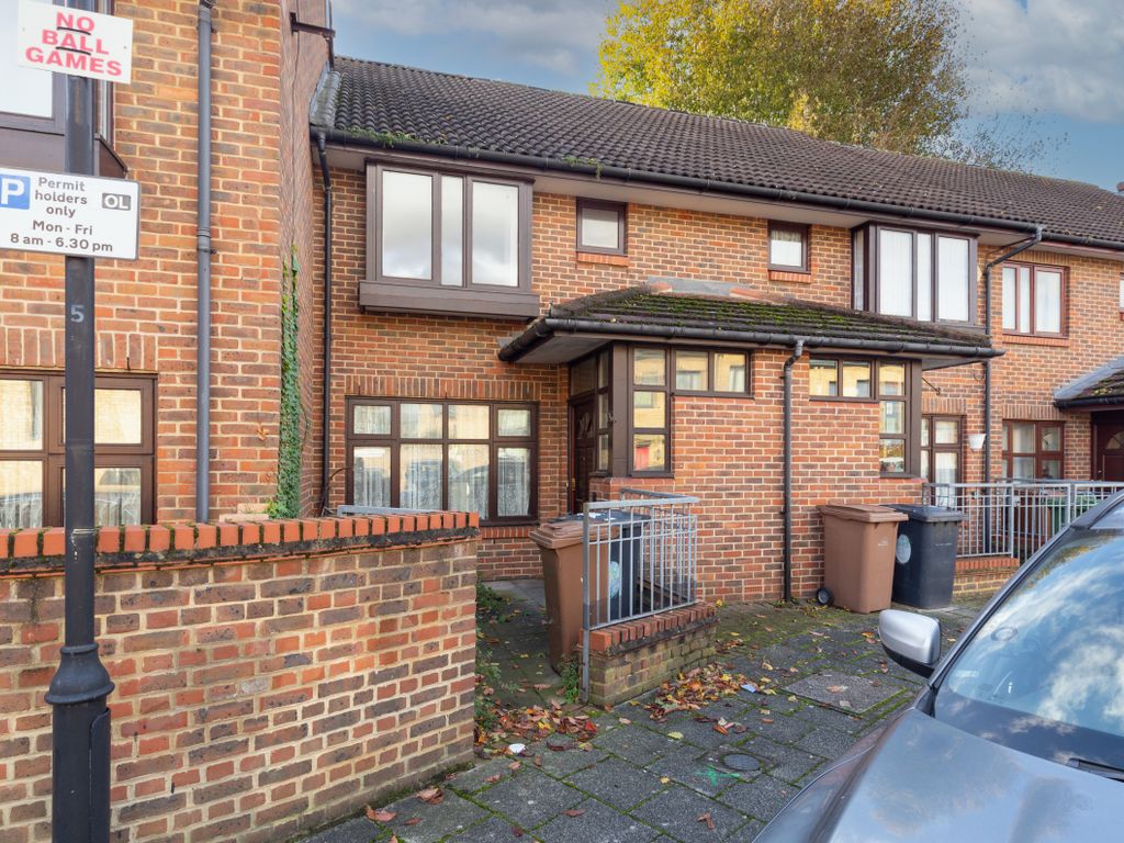 3 bed terraced house for sale in Magnolia Close, London E10, £320,000