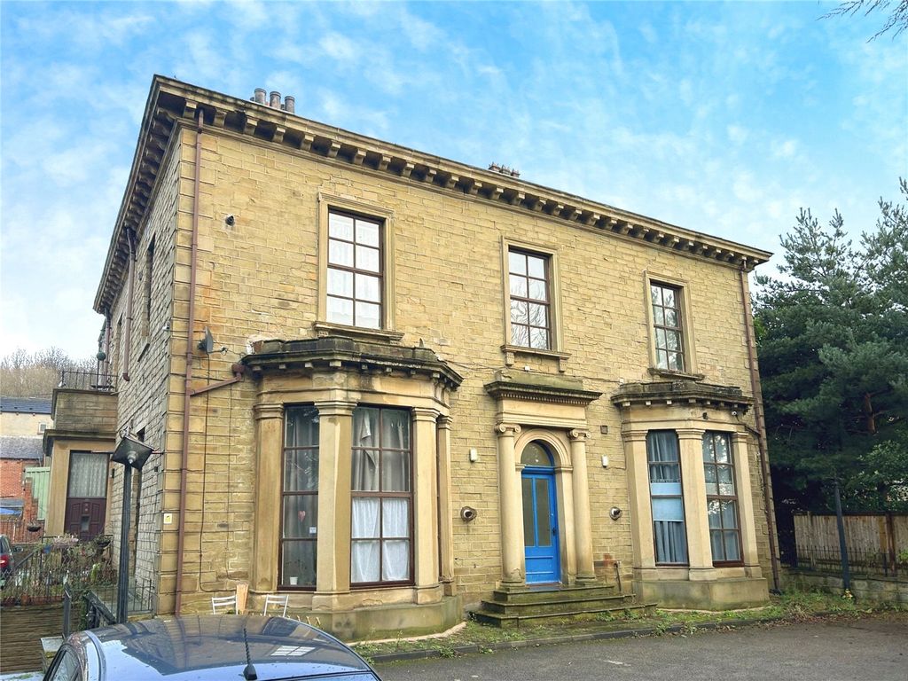 Studio to rent in Hollyroyd House, 12 Bank Street, Dewsbury WF12, £450